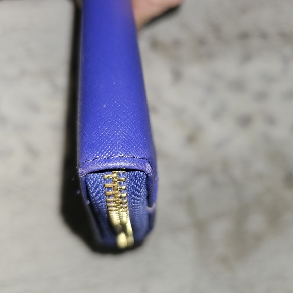 Royal Blue Anne Klein Bifold Zippered Wallet with Gold Hardware and Lock pull. - Picture 4 of 6